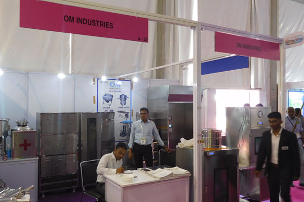 Om industries- We are Leading Exporter in Ceiling Suspended Laminar Airflow